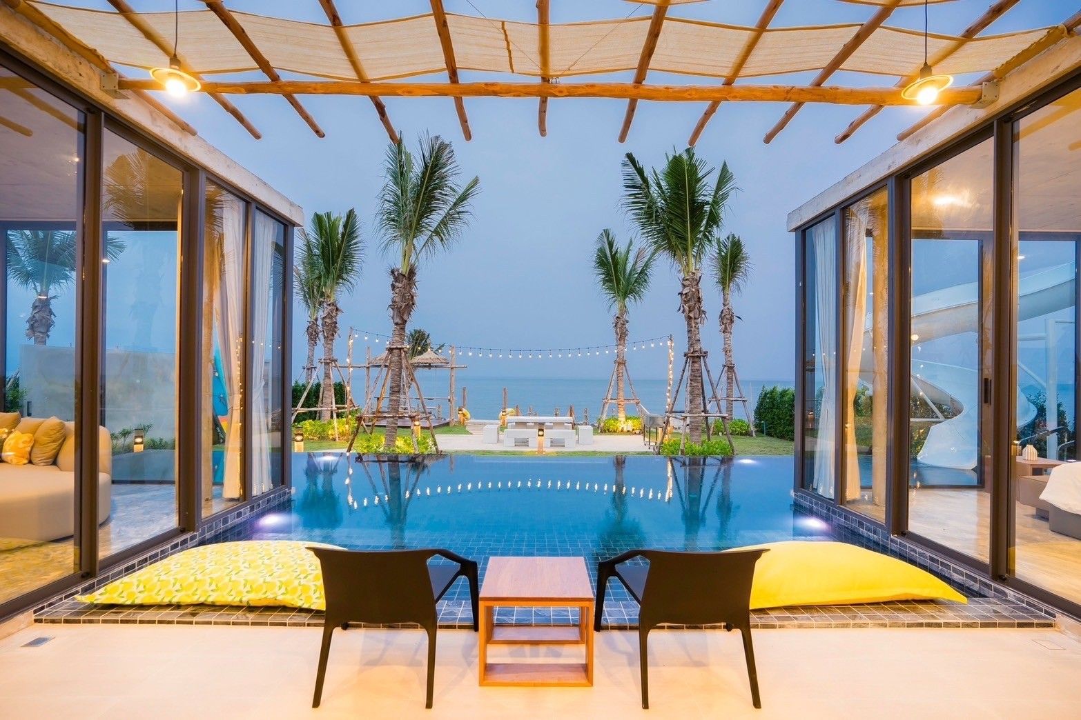 Amore' B Pool Villa Cha-Am infinity pool with ocean view and outdoor seating.