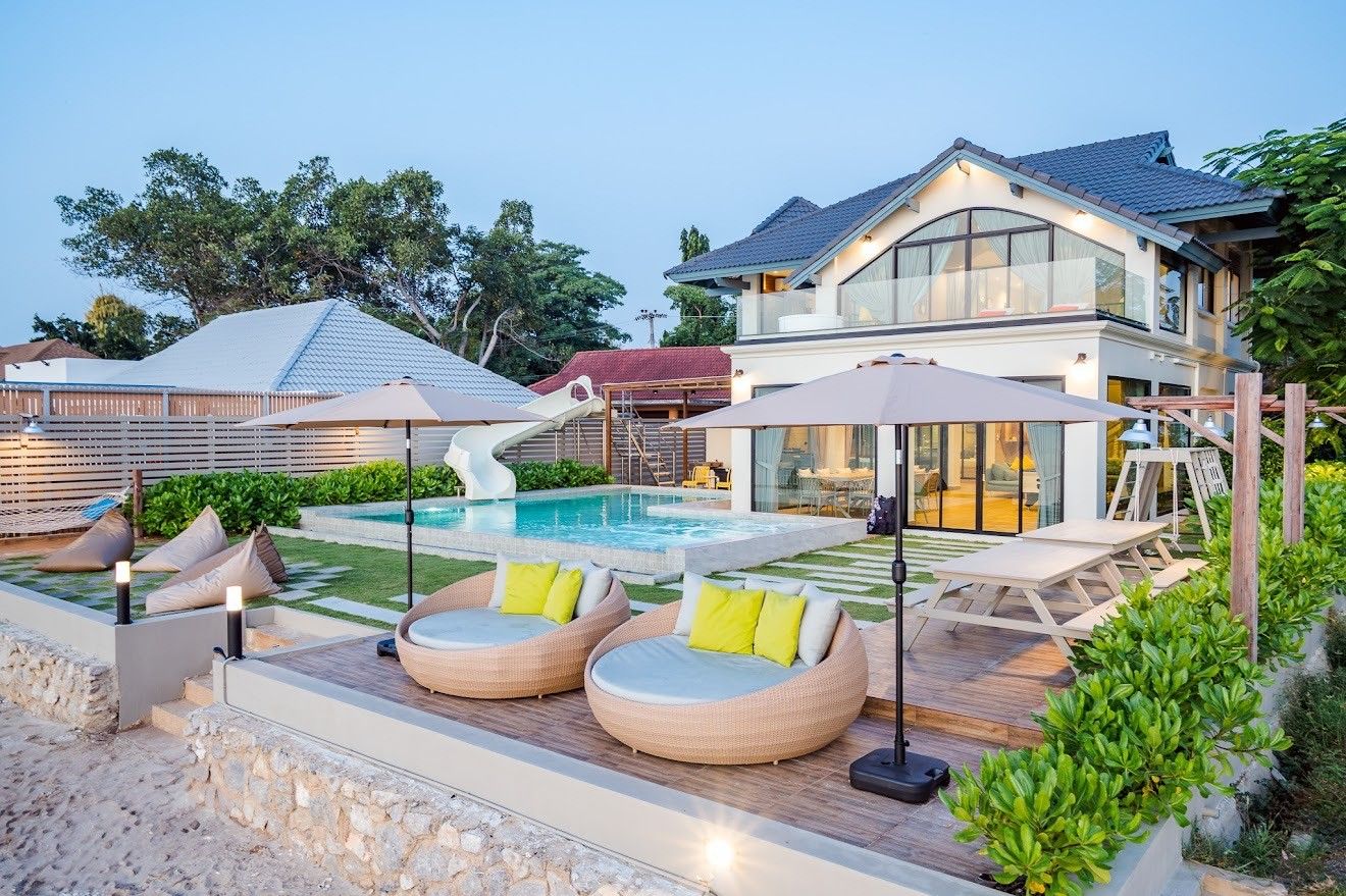 Beach Mood VI pool villa in หาดบางเกตุ ชะอำ features a pool with a slide, lounge chairs, and outdoor dining.