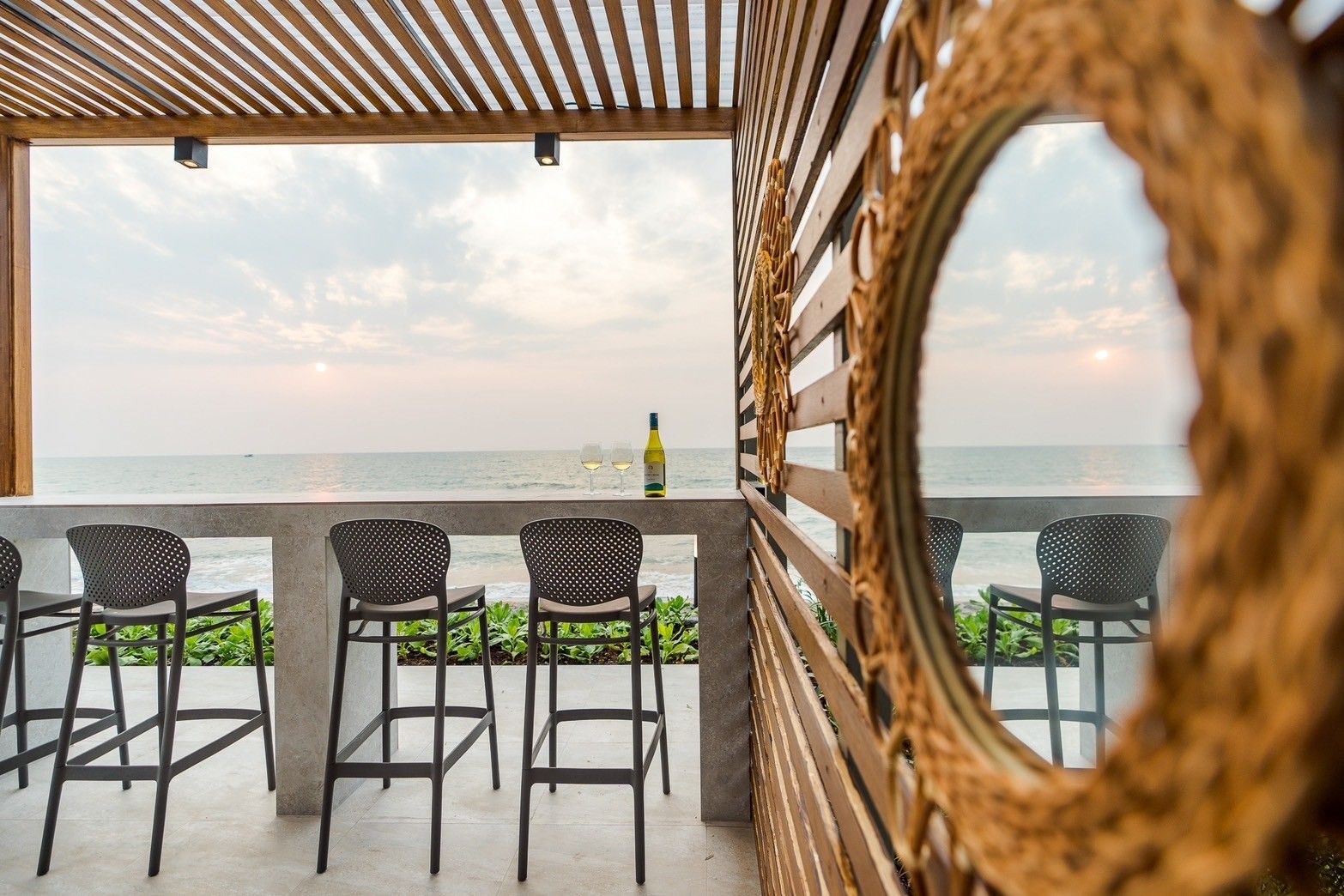 Ocean view bar at Beach Vibe-Two V Pool Villa, ติดทะเล ใกล้หาดบางเกตุ ชะอำ. Wine bottle and glasses on the counter.