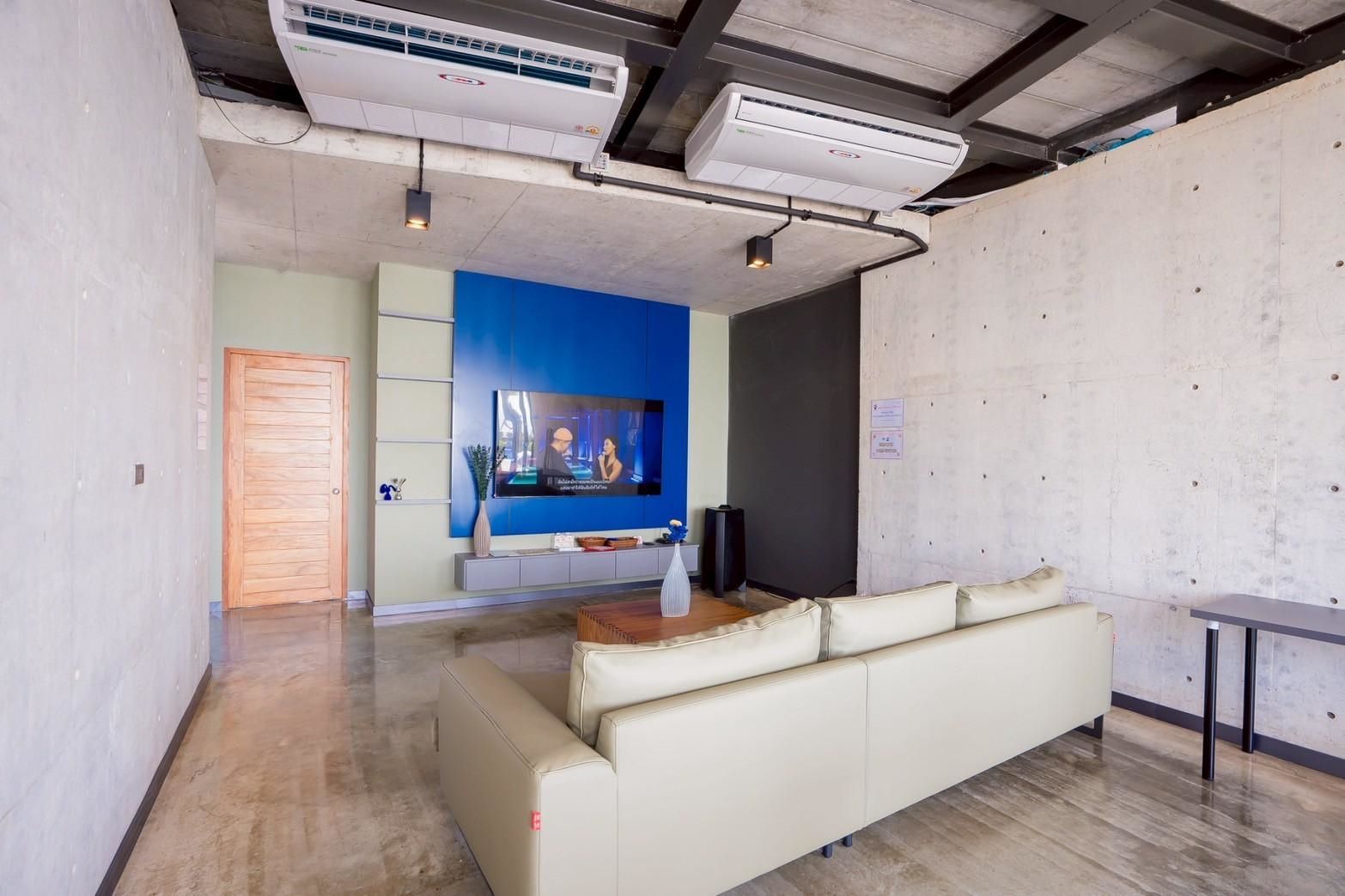 Living room at Beyond V Pool Villa, หาดปึกเตียน-ชะอำ. Features a modern TV console and comfortable seating area.