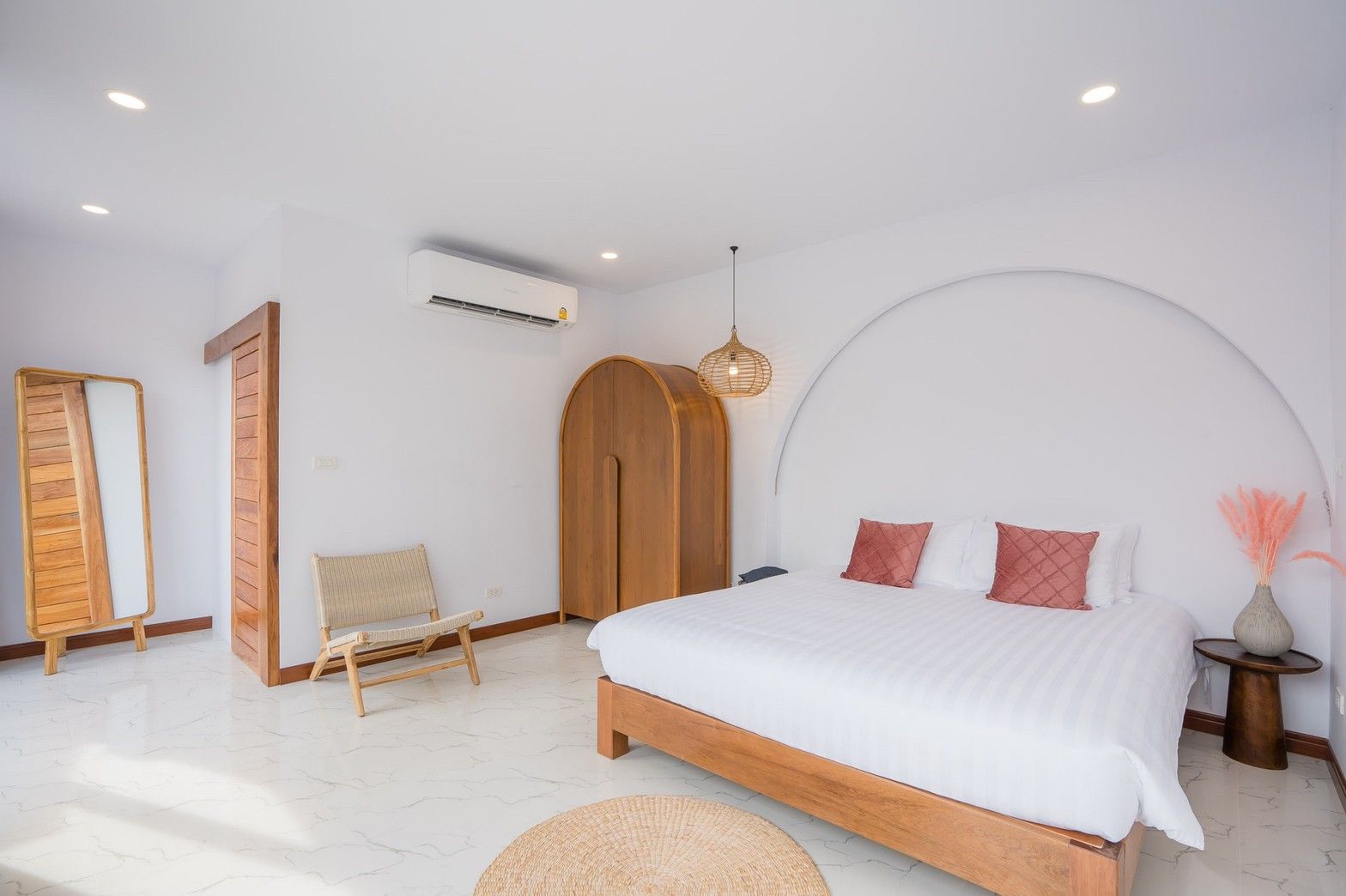 Cross Sea VII Pool Villa bedroom in หาดคลองเทียน-ชะอำ features a king bed, wooden accents, and minimalist decor.