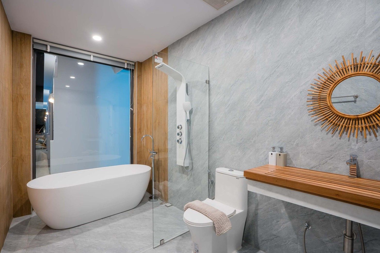 Modern bathroom with soaking tub, shower, and unique mirror at Cross Sea VII Pool Villa, หาดคลองเทียน-ชะอำ.