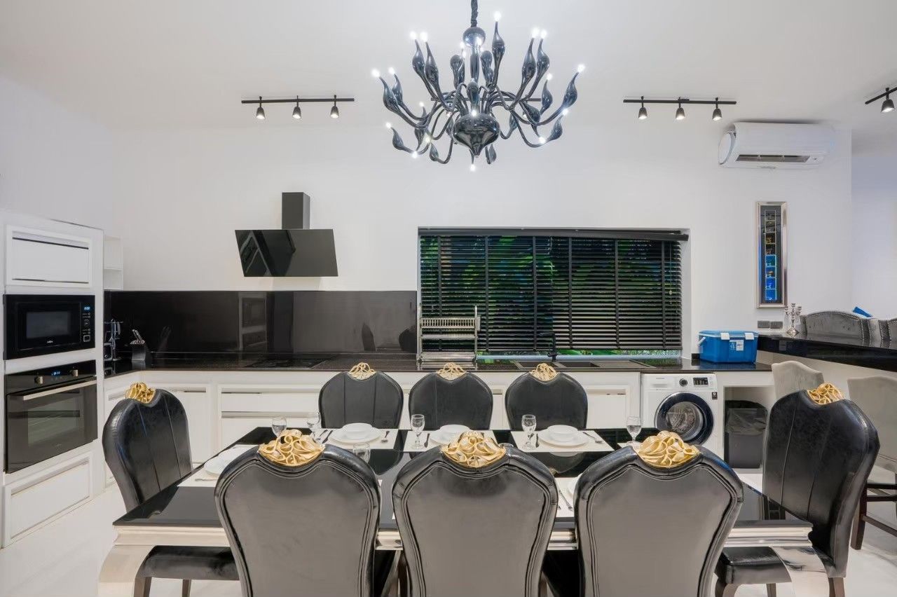 Fully equipped kitchen with electric stove and microwave at Emerald VII