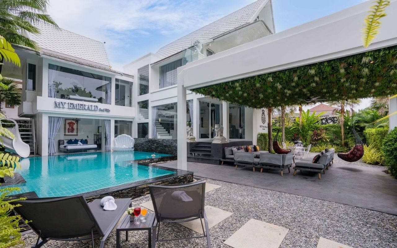 Water slide and pool area for families at Emerald VII Pool Villa