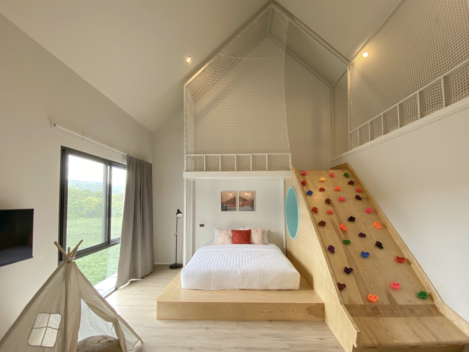 Kin Khaoyai V Pool Villa bedroom with climbing wall and net play area. Unique kids bedroom design.