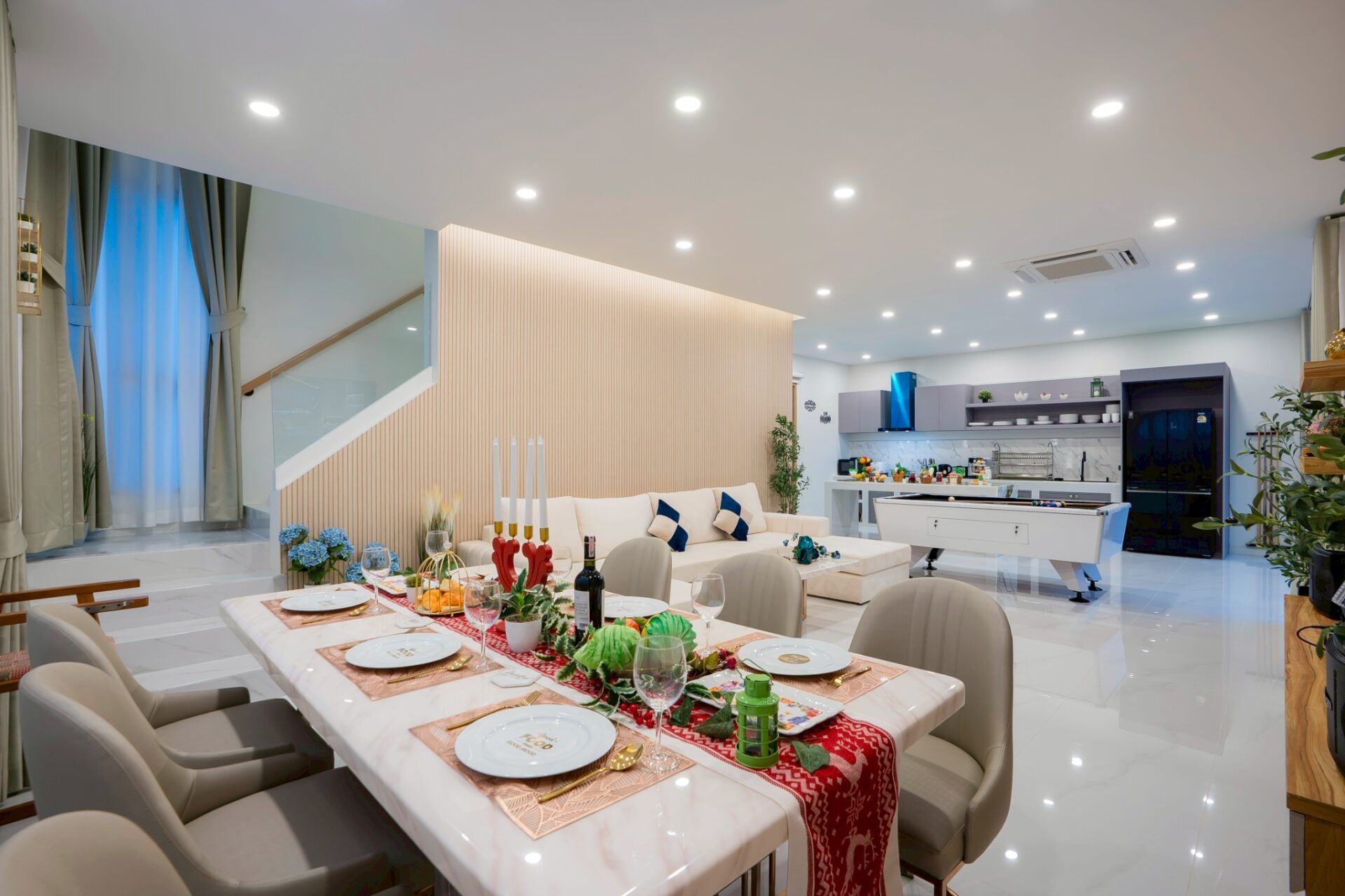 Twin bedroom with teal decor at Noble V