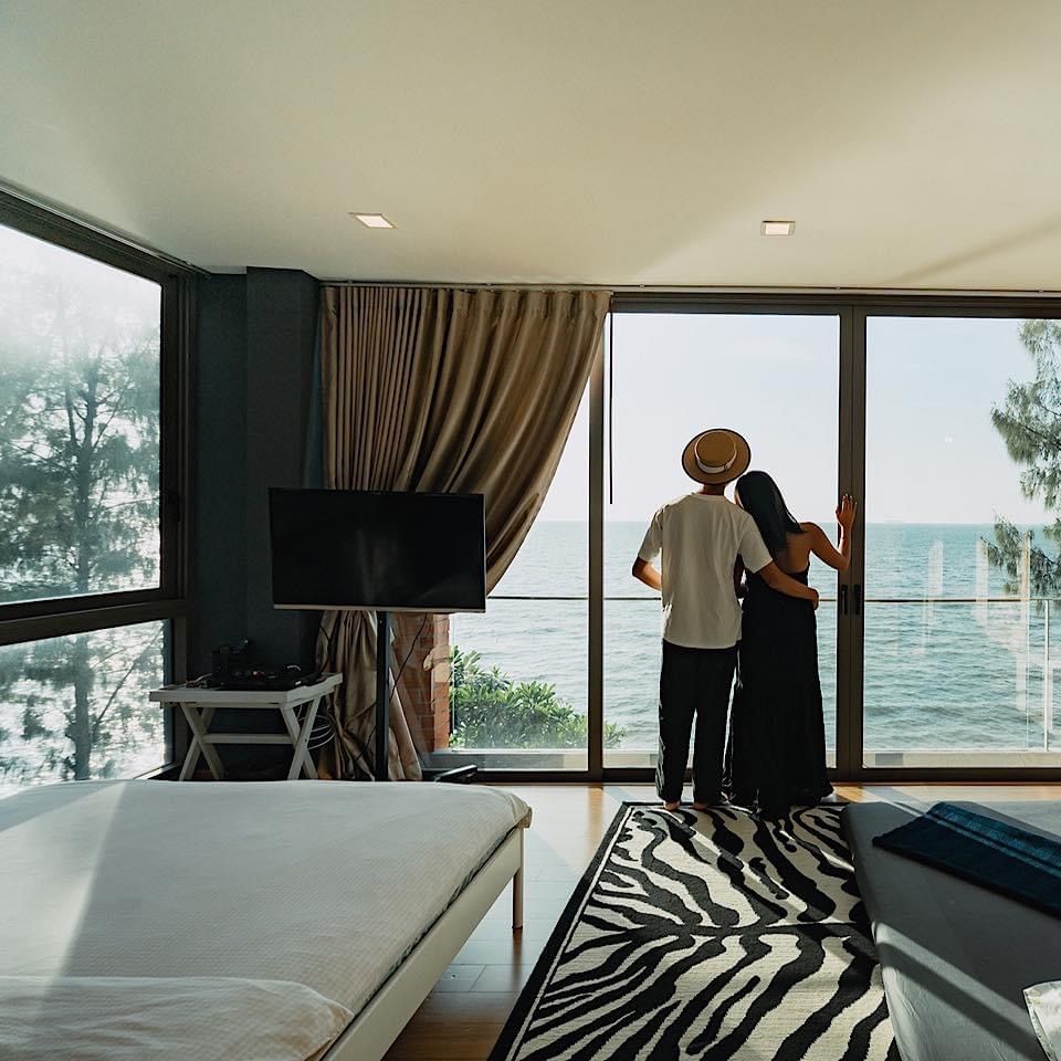 Ocean view from the bedroom balcony at Pink Sand Beachfront Villa, บางละมุง พัทยาเหนือ. Couple enjoying the view.