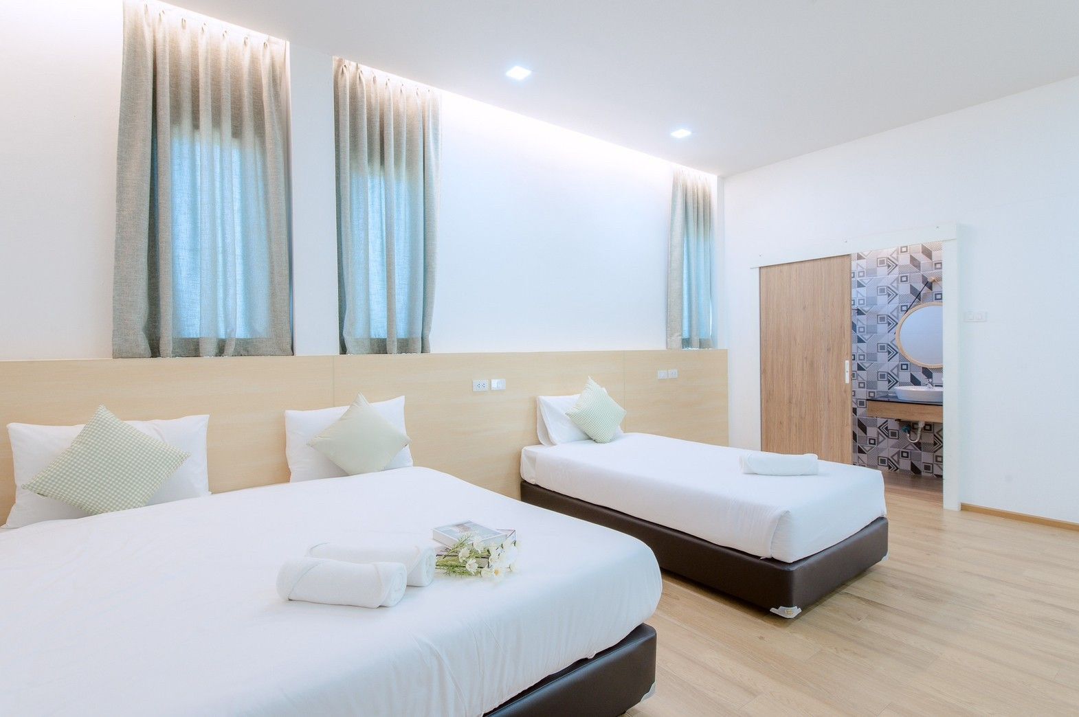Bright bedroom with twin beds and ensuite bathroom at Pool Lay AII Pool Villa, Na Jomtien, Pattaya.