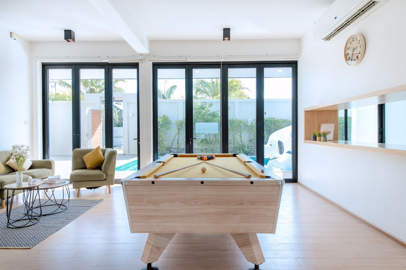 Indoor pool table at Pool Lay AII Pool Villa, Na Jomtien, Pattaya. Enjoy games inside this luxury Thailand rental villa.