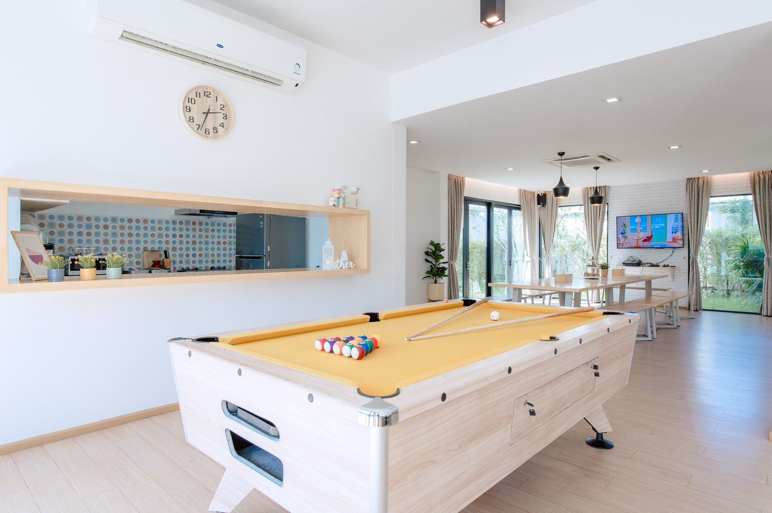 Indoor pool table at Pool Lay AII Pool Villa, Na Jomtien, Pattaya. Entertainment for guests.