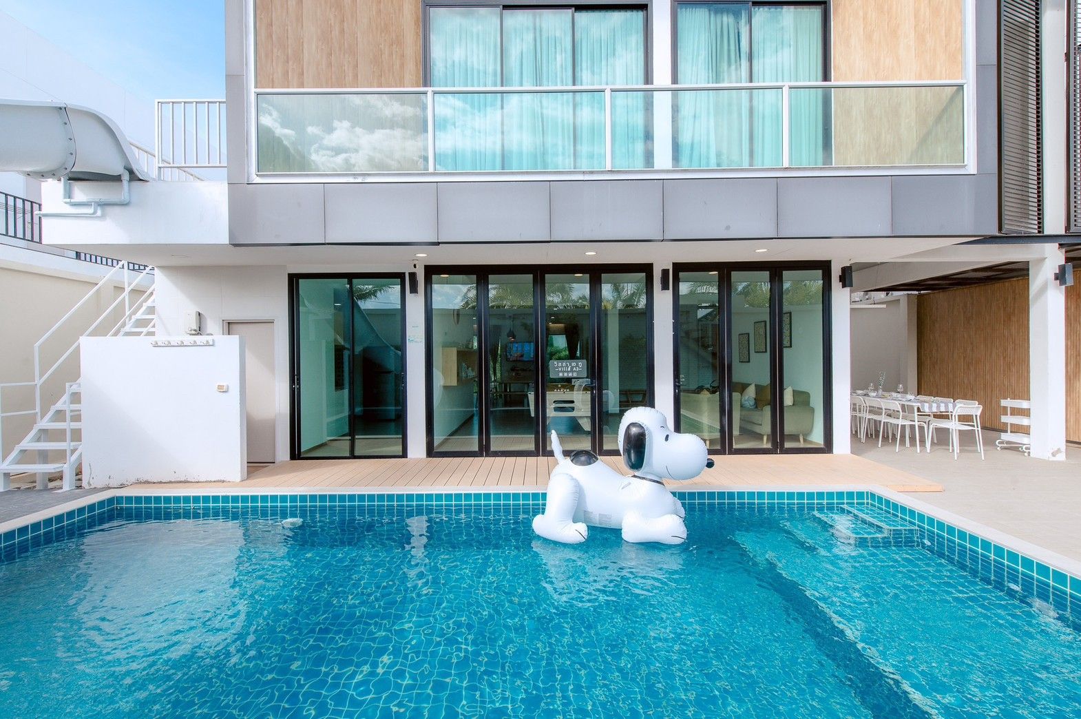 Pool at Pool Lay AII Pool Villa, Na Jomtien, Pattaya with Snoopy inflatable. Swim and relax in style.