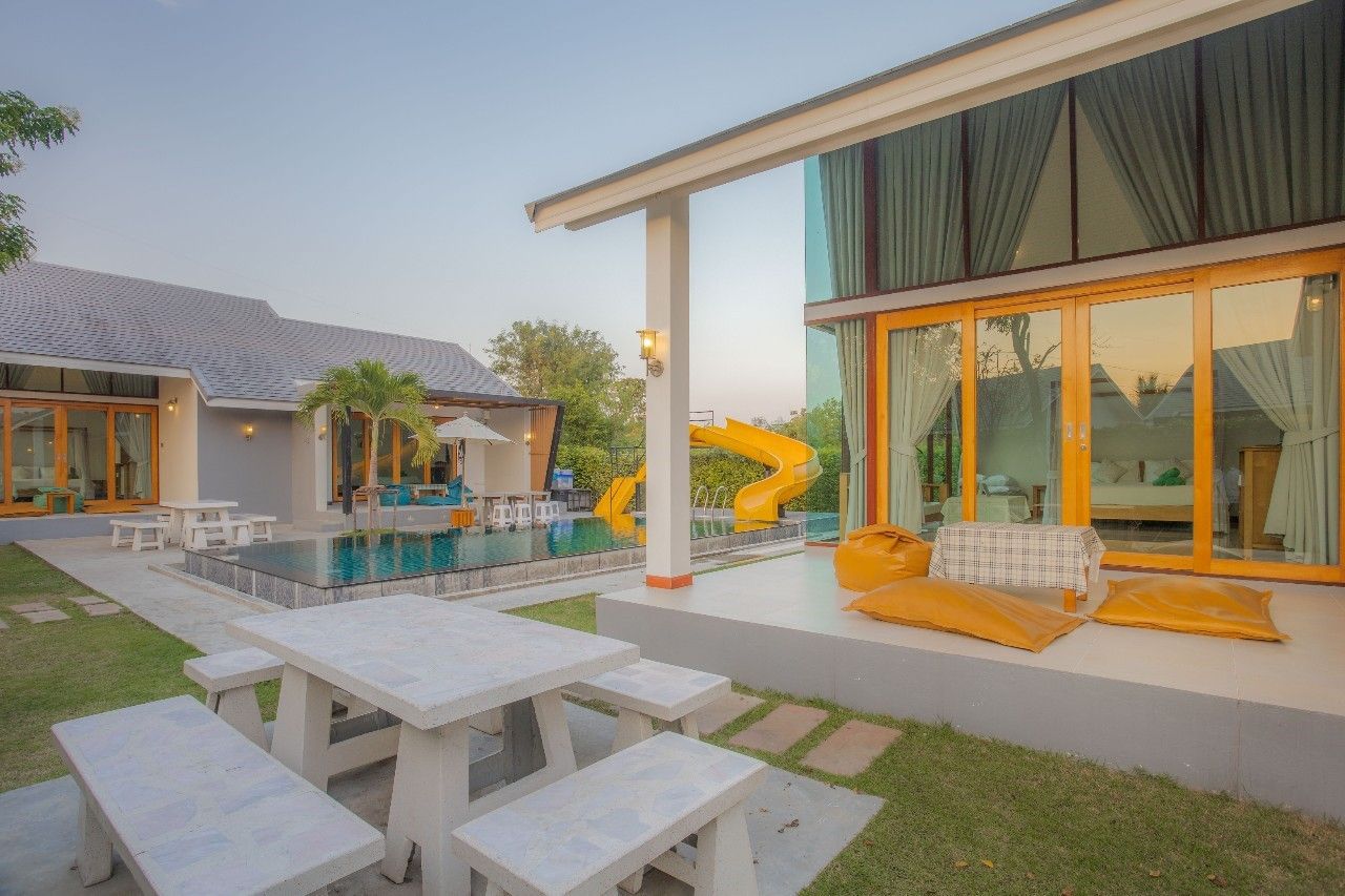 Poolside dining and waterslide at Proud II Pool Villa, Hua Hin. Enjoy outdoor living at this luxury villa.
