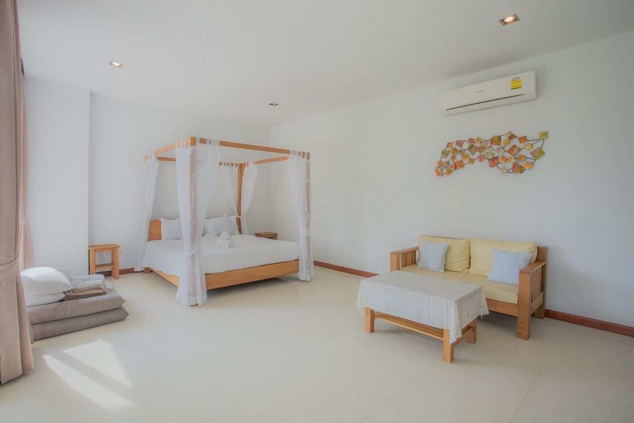 Bright bedroom with four-poster bed at Proud V Pool Villa, Hua Hin. Relax in luxury at this beautiful villa.