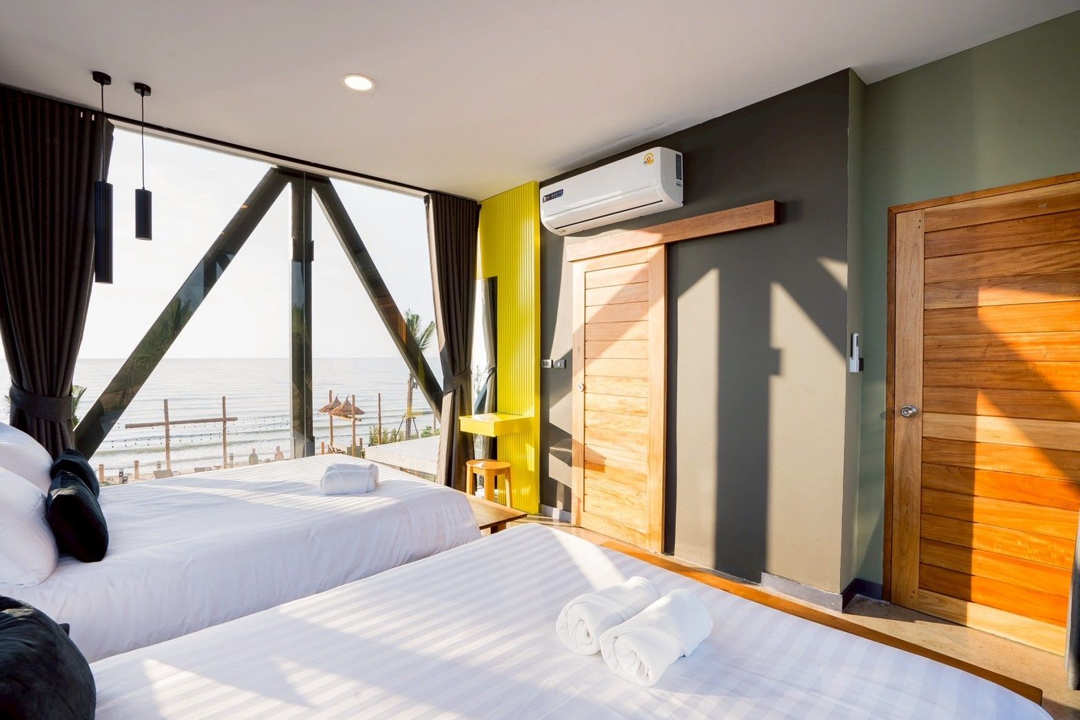Twin beds with ocean view at Spirit V Pool Villa, หาดปึกเตียน-ชะอำ. Modern bedroom with large window overlooking the beach.