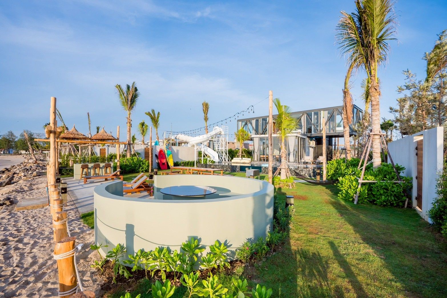 Beachfront lounge area at Spirit V Pool Villa, หาดปึกเตียน-ชะอำ. Features a unique circular seating area and beach access.