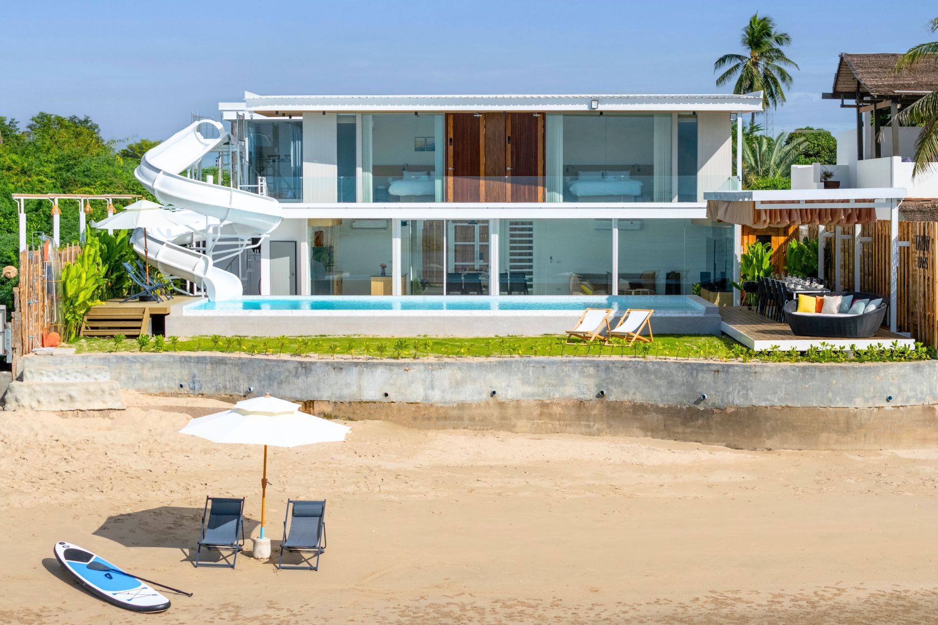 Talay Haus X Pool Villa, หาดเจ้าสำราญ-ชะอำ. Beachfront villa with pool, waterslide, and beach access with chairs and paddlebo