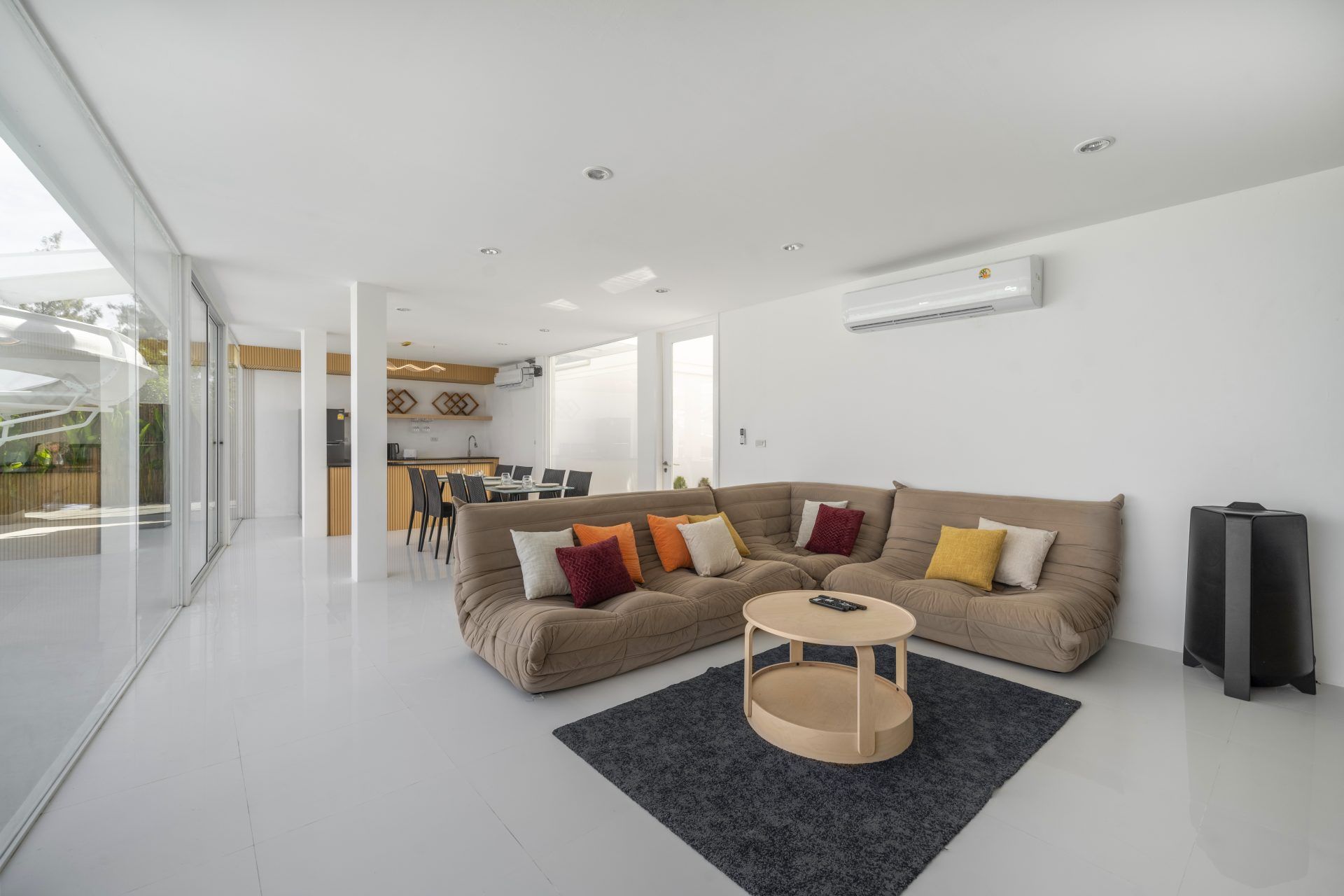 Living room with sectional sofa and rug at Talay Haus X Pool Villa, หาดเจ้าสำราญ-ชะอำ เพชรบุรี.