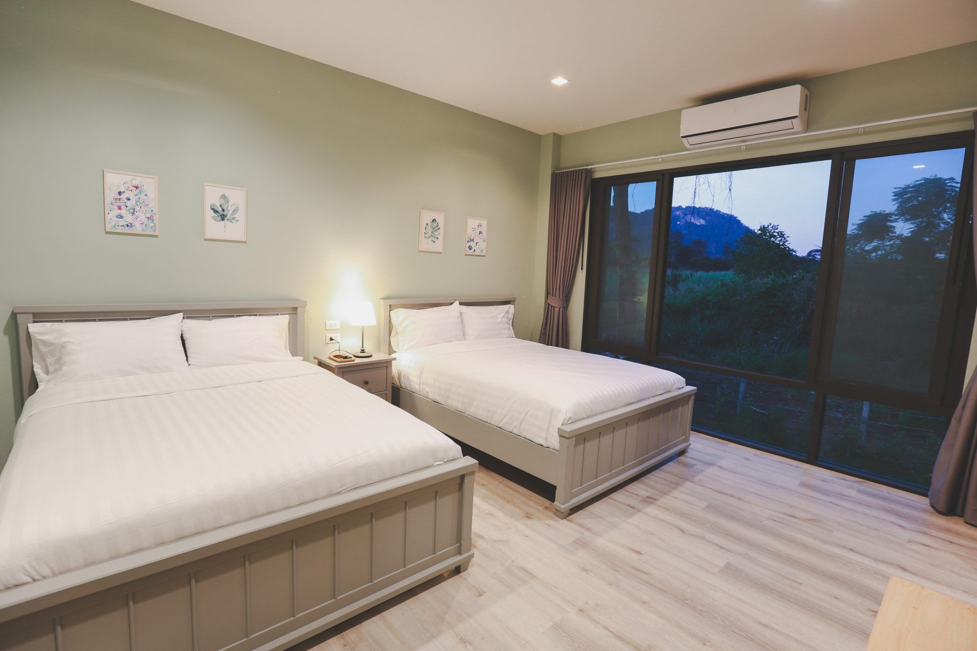 Twin beds in The Valley Khaoyai VI Villa bedroom with mountain view. Modern decor, light wood floors, หมูสี เขาใหญ่.