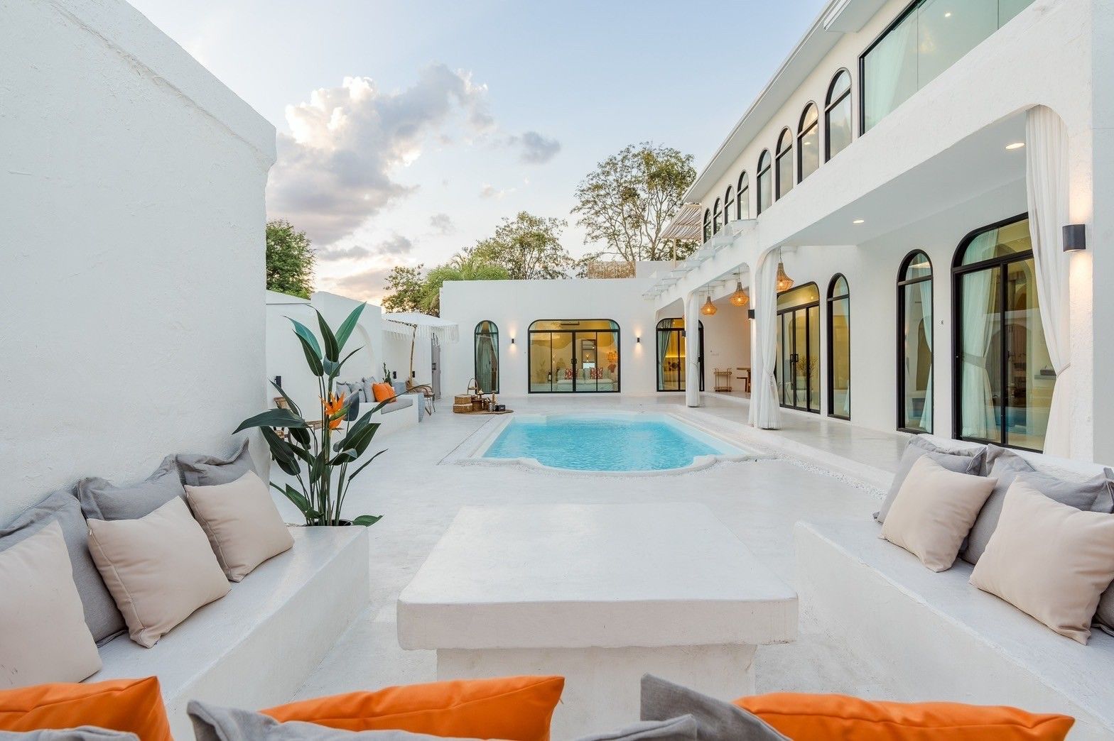 White Coco V Pool Villa plunge pool and outdoor lounge area in พัทยากลาง-นาเกลือ, Thailand.