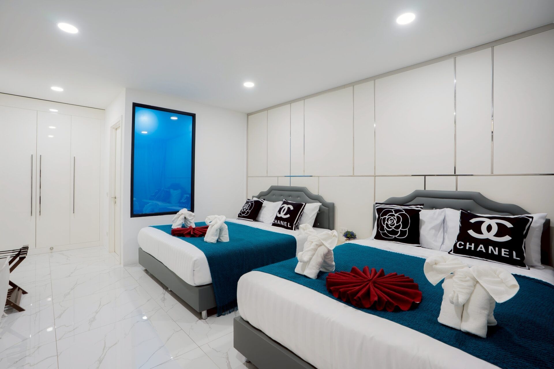 Fully equipped kitchen with mosaic backsplash at Your Space IV