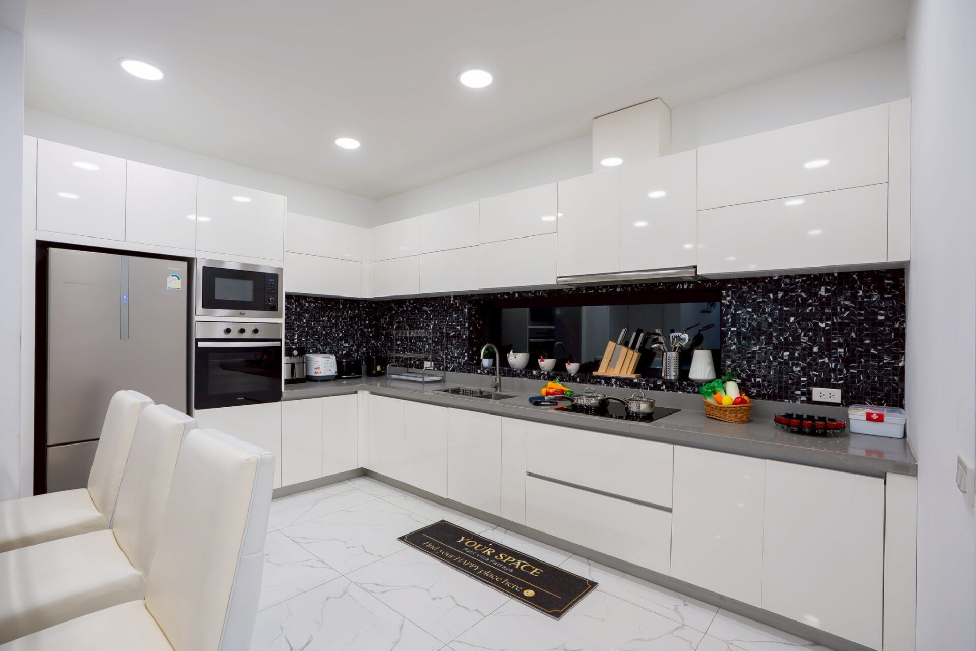 Evening bar and outdoor kitchen at Your Space IV