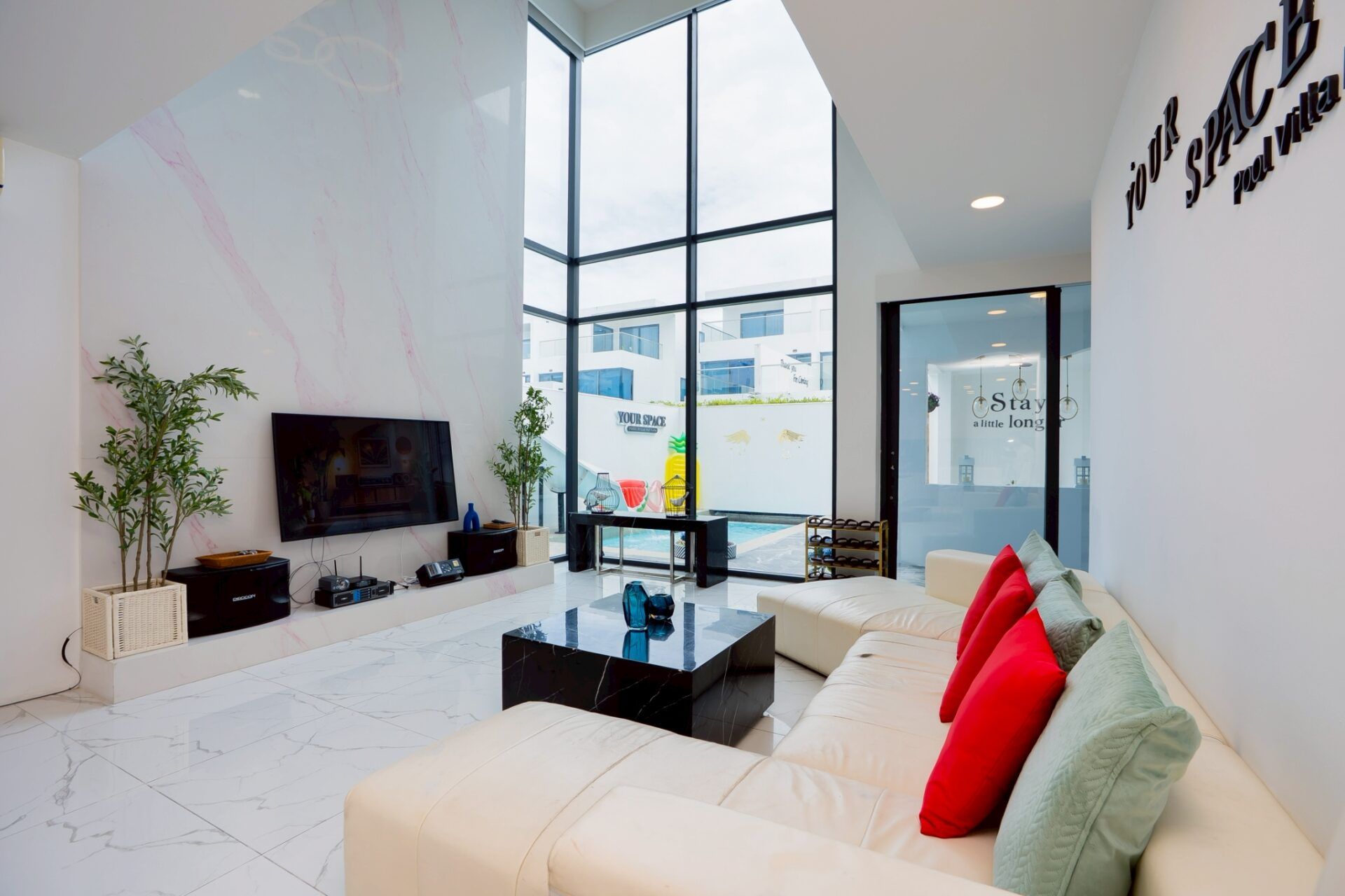 Twin bedroom with designer pillows at Your Space IV