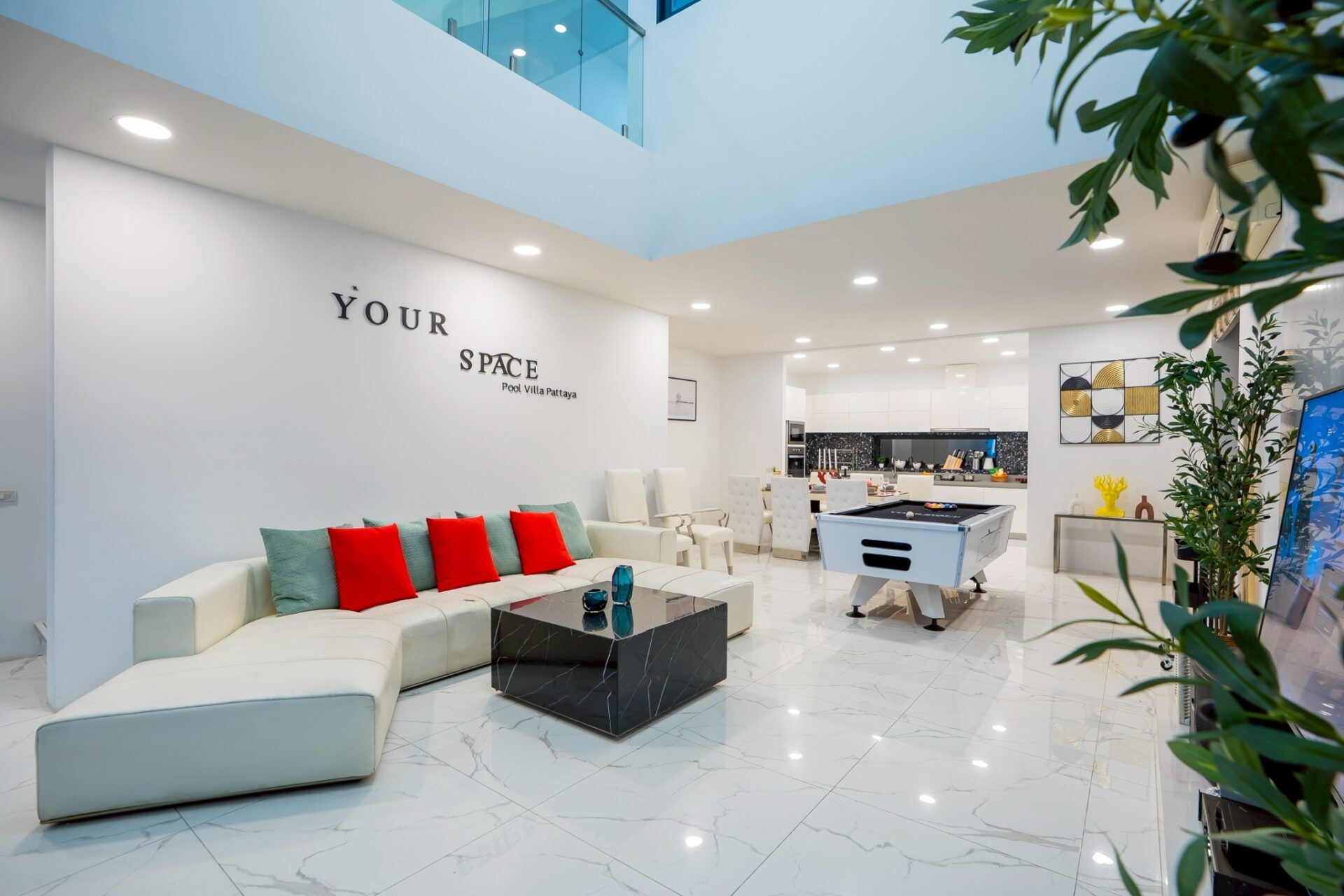 Covered outdoor dining terrace with BBQ at Your Space IV