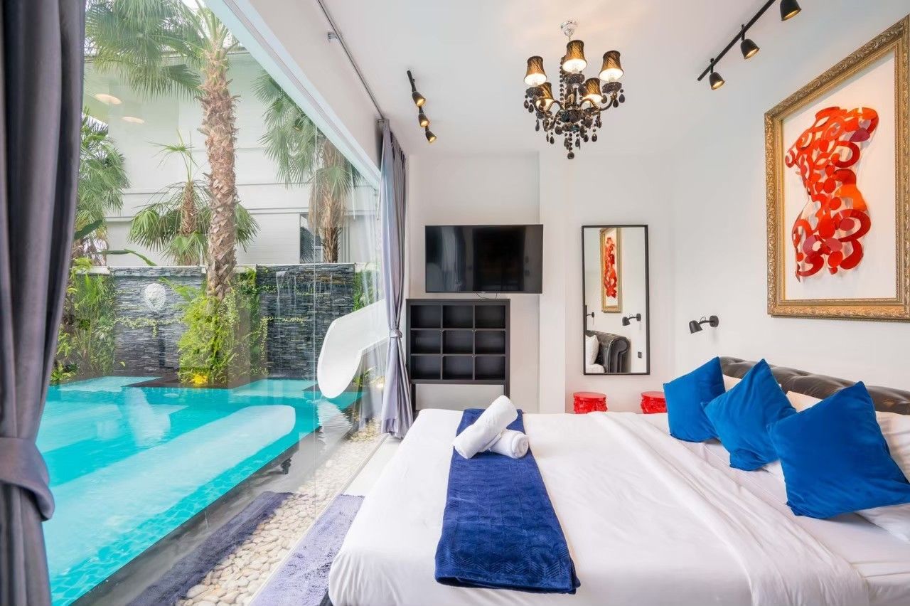 Emerald VII Pool Villa exterior and entrance in Jomtien Pattaya