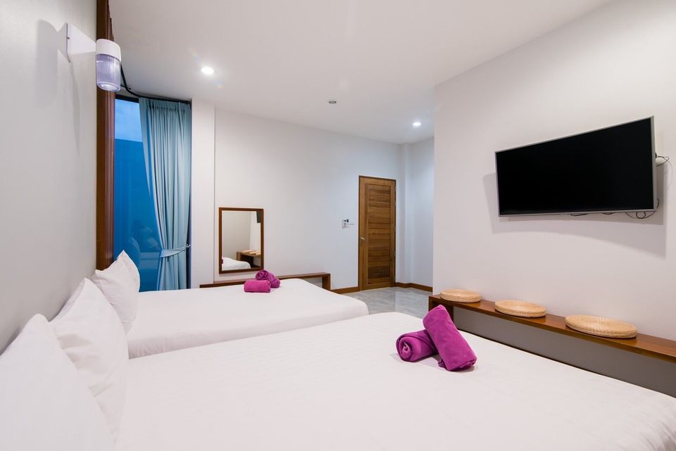 Bedroom with twin beds and TV at Exclusive Proud VII Villa in Hua Hin