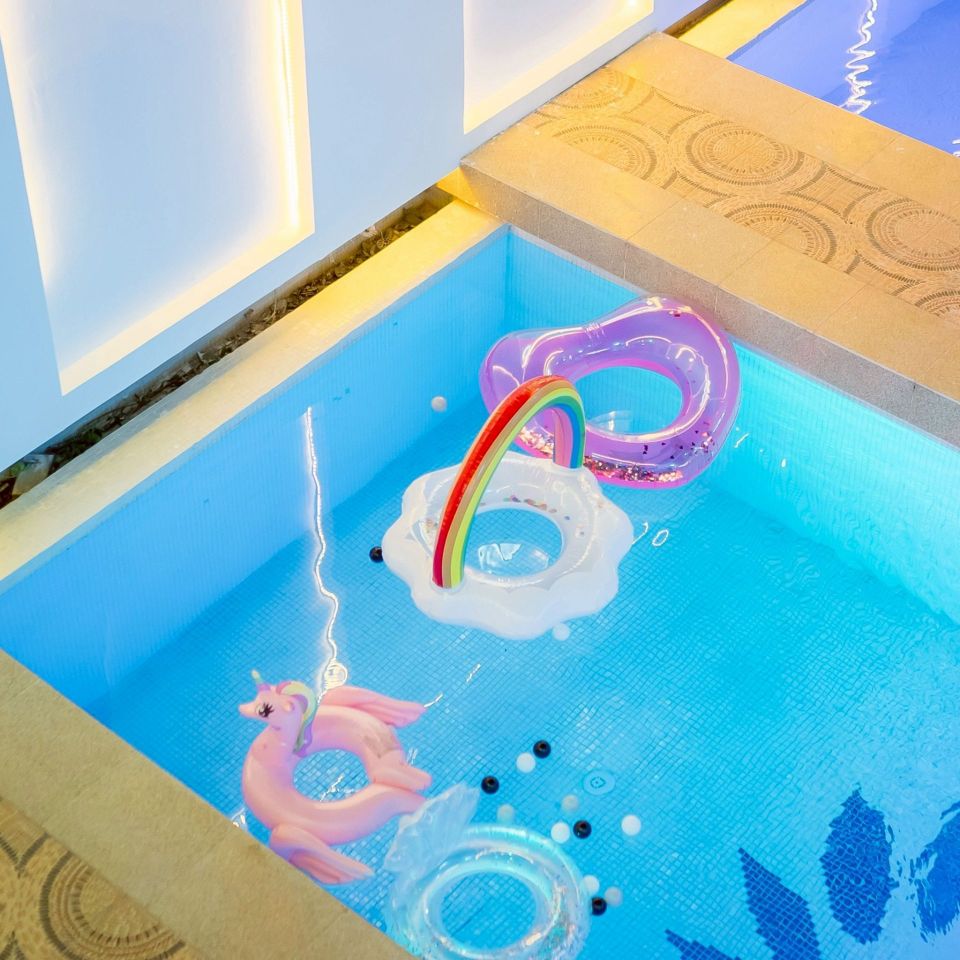 Pool close-up with fun floats at Land VIII