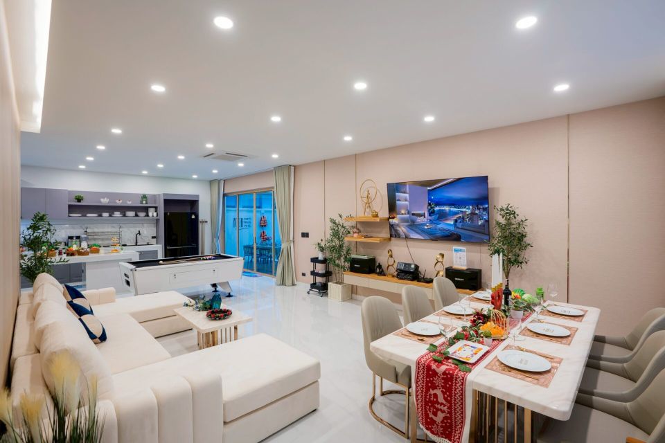 Large dining table for groups at Noble V Pool Villa