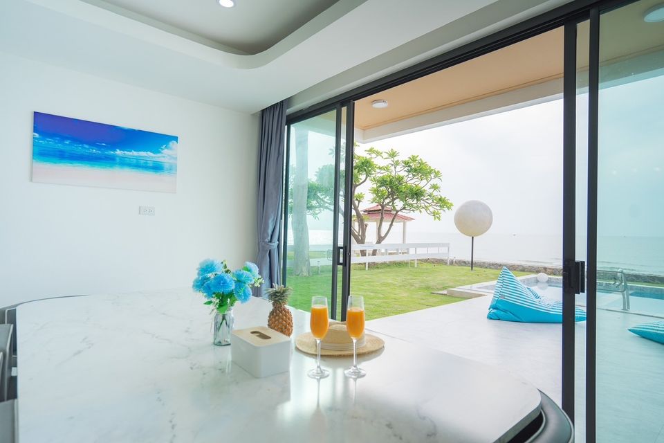 Living area - Pailay V Beachfront Pool Villa (06)