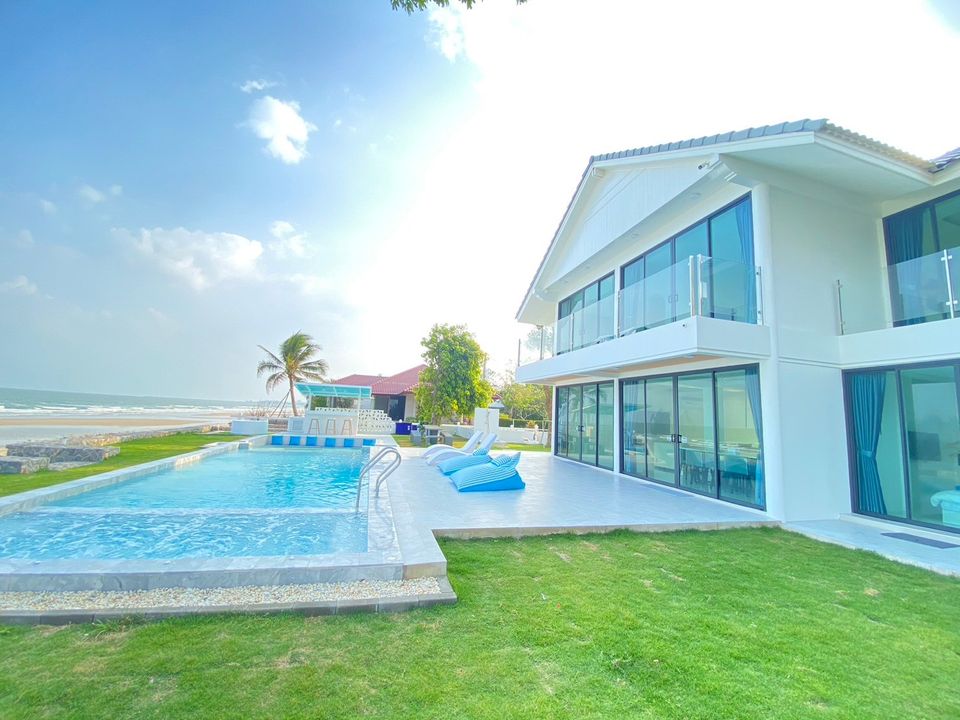 Outdoor area – Pailay V Beachfront Pool Villa (02)