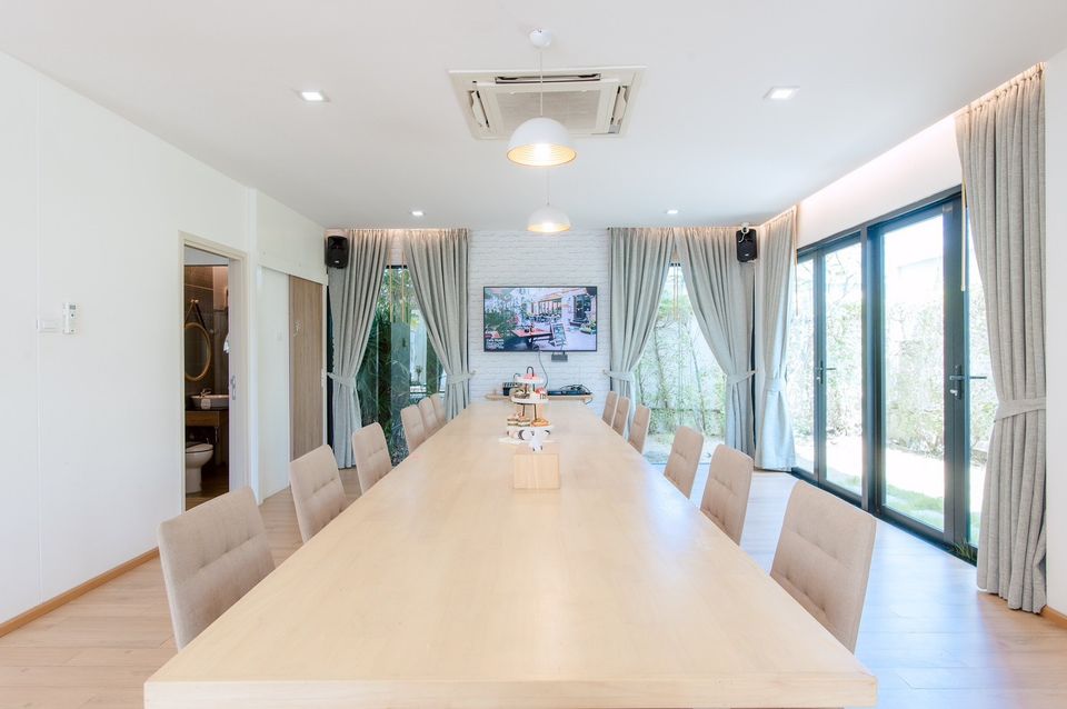 Large dining table with seating for many at Pool Lay AI Pool Villa, Na Jomtien, Pattaya.