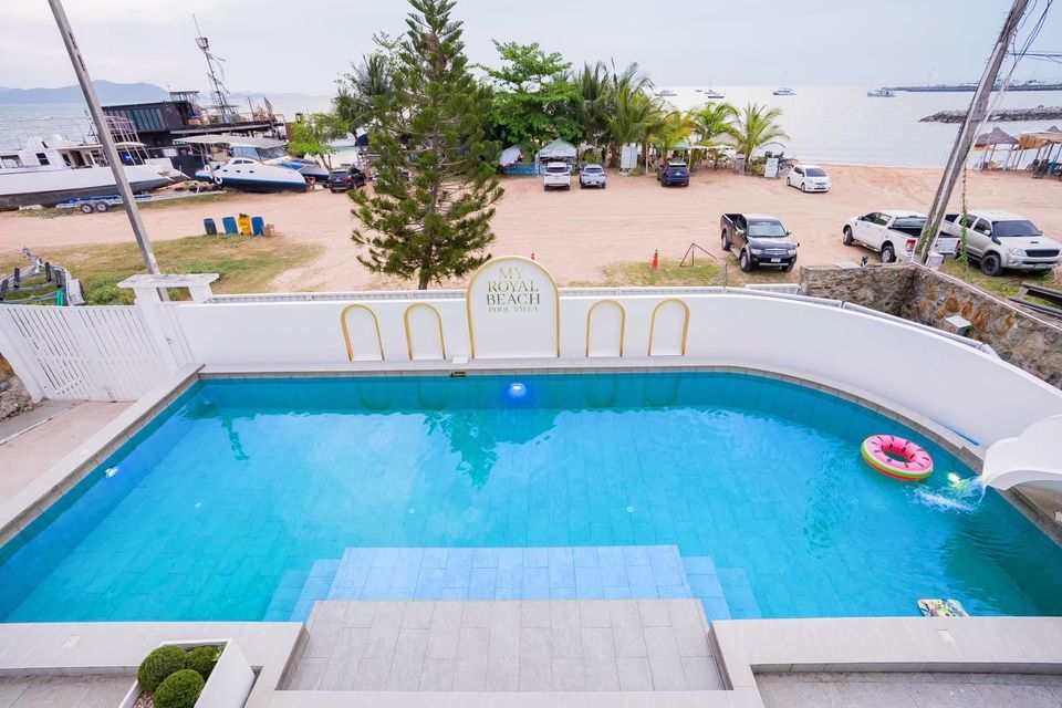 Royal Beach X Pool Villa beachfront pool view in Pattaya. See the beach and boats from the pool.