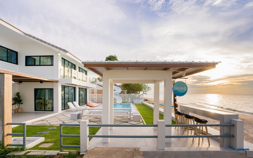 Beachfront view of Sea Time V Pool Villa in Cha-Am, Thailand. Modern villa with pool, beach access, and outdoor bar.