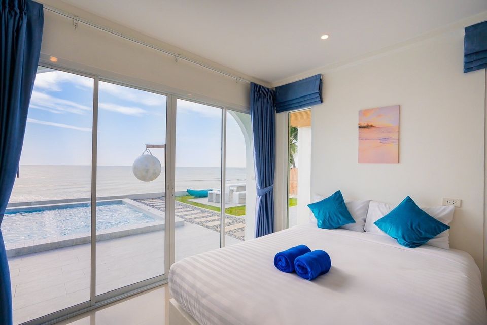 King bedroom with pool and ocean view at Sun Sea V Pool Villa