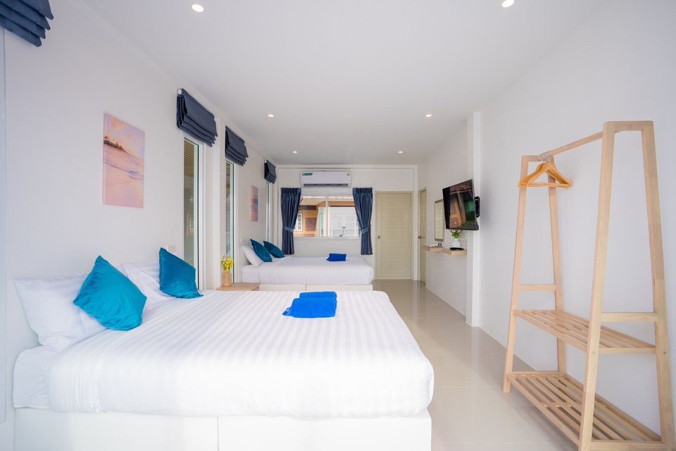 Twin-bed room with clothes rack at Sun Sea V Pool Villa